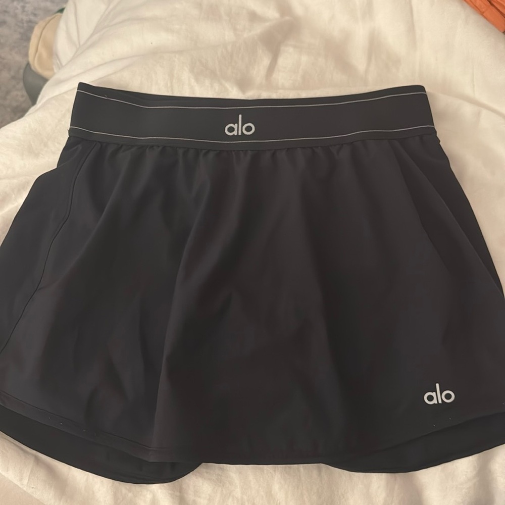 Super cute!!! Black Alo skirt!